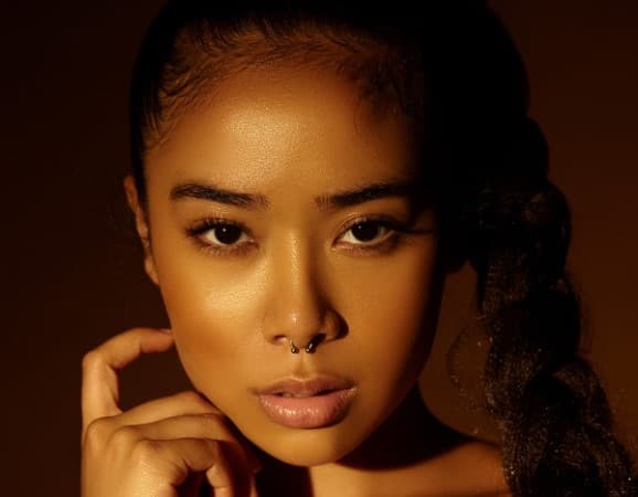 Rising Songstress Angeloumae Shares Sultry Single “Gyara”