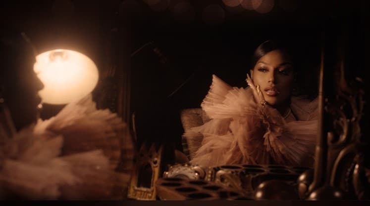 Stefflon Don Switches It Up In Brand New Infectious Single “Can’t Let You Go”
