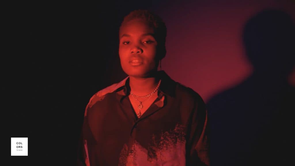 Arlo Parks treats us to somber COLORS performance.