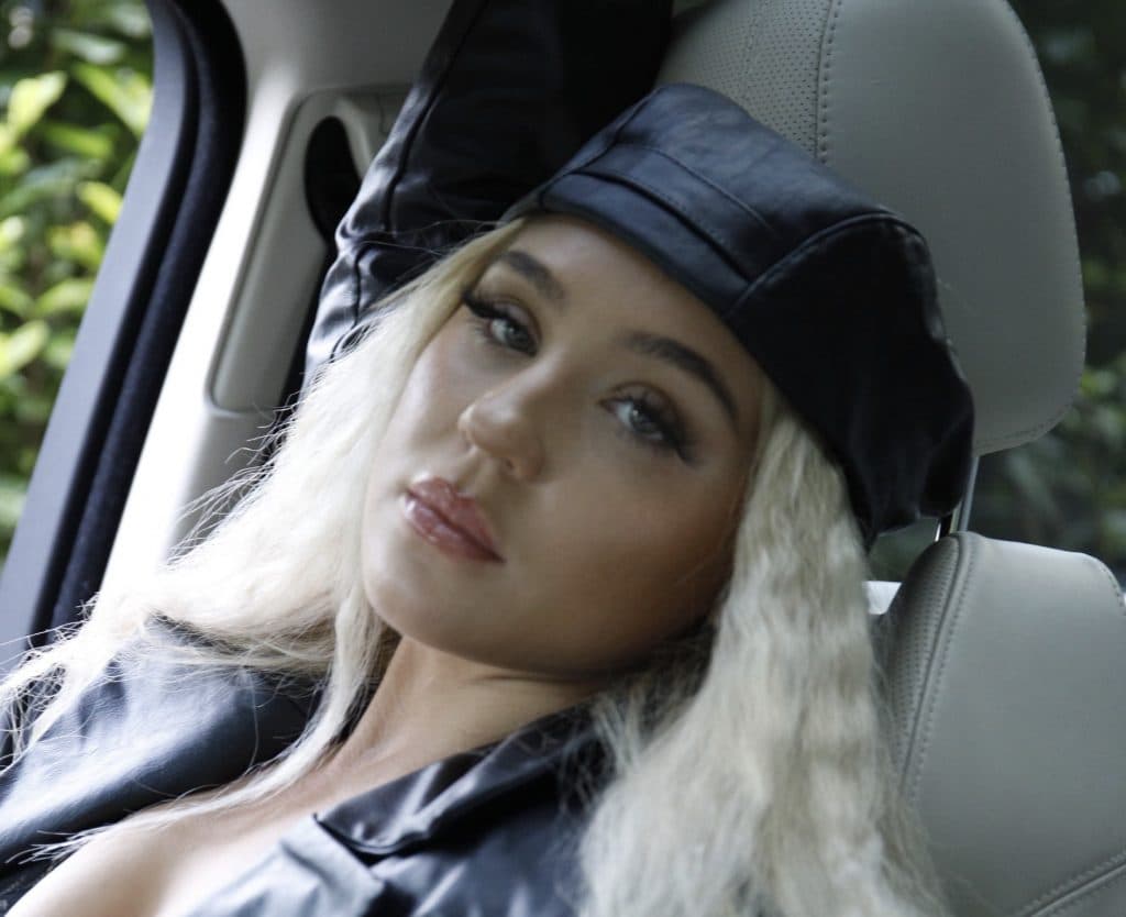 Kelly Kiara Returns With All-New Seductive Cut “Down 4 U”