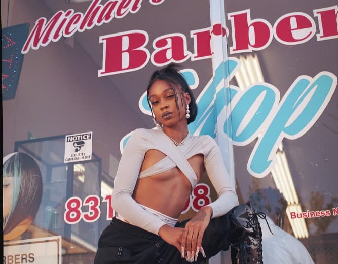 Toronto’s Rising Songstress Ebhoni Unveils Sensual Cut “Hit This”