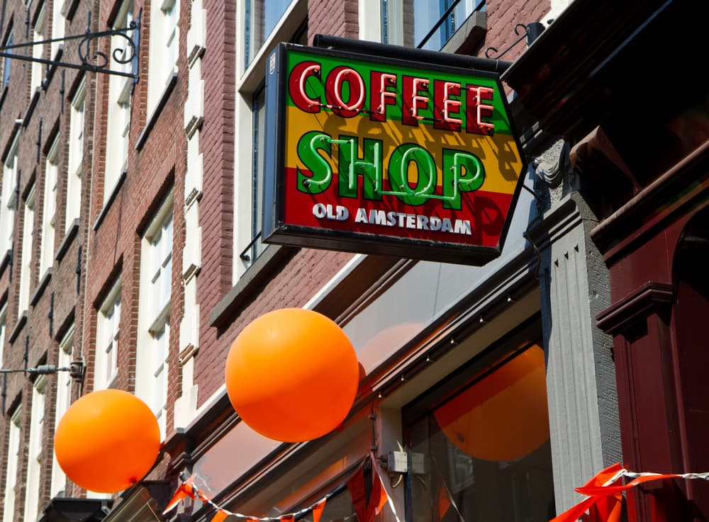 Amsterdam To Ban Tourist From Smoking At Coffee Shops