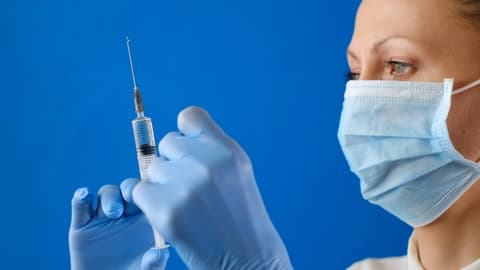 Anti-vax nurse injects 8,600 with saline instead of COVID vaccine