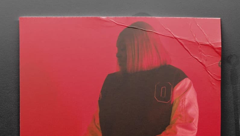 London’s R&B Newcomer Kamona Shares Debut Single “Falling”