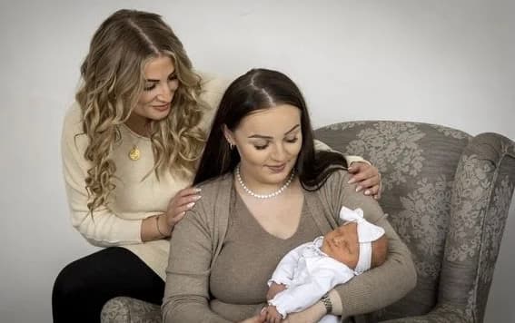 33-Year-Old Becomes Britains Youngest Grandma After 17-Year-Old Daughter Gives Birth