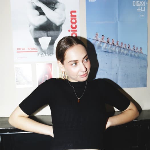 Manchester Songstress Tyrer Unveils The “Sirens” In Captivating Drop