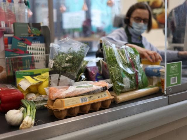 UK Supermarkets To Scrap ‘Best Before’ Dates And Let People ‘Use Their Own Judgement’