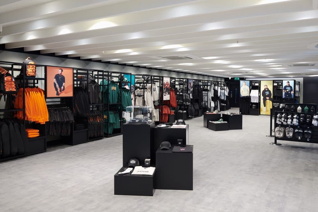 The Sidemen Shut Down Shopping Centre As They Celebrate First SDMN Store Opening