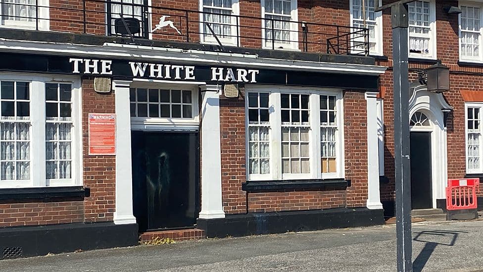 Essex Pub That Displayed Golly Dolls Permanently Closed After Supplier Boycott