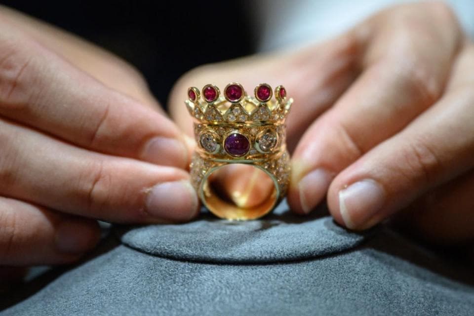 Drake Spends Over $1 Million on Tupac Shakur’s Crown Ring Making It The Most Valuable Hip Hop Artefact Ever