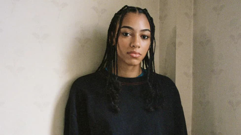Amie Blu Shares New Single ‘swimming in pity’