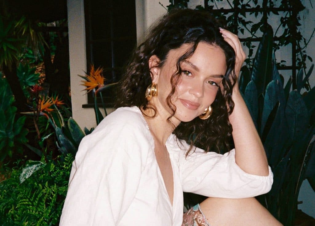 Grammy Award Winning R&B Sensation Sabrina Claudio Announces Highly Anticipated Album ‘Fall In Love With Her’